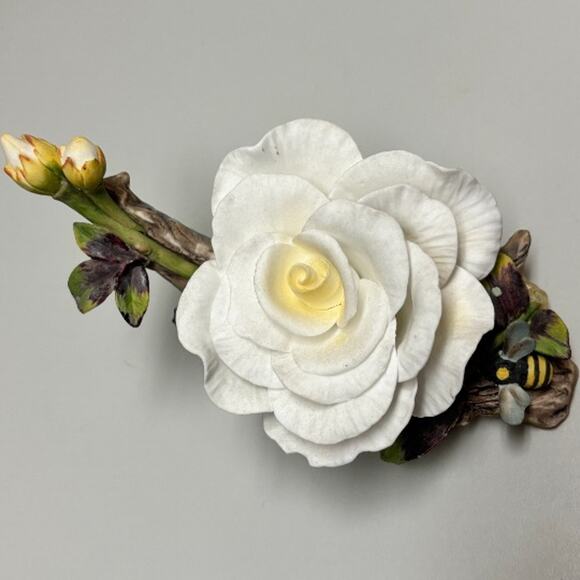 Vintage Lefton Royal Dover Bone China White Camellia Flower with Bee Figurine - Picture 6 of 8